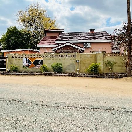Abrama Bed And Breakfast Francistown Exterior foto