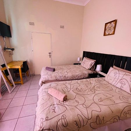 Abrama Bed And Breakfast Francistown Exterior foto