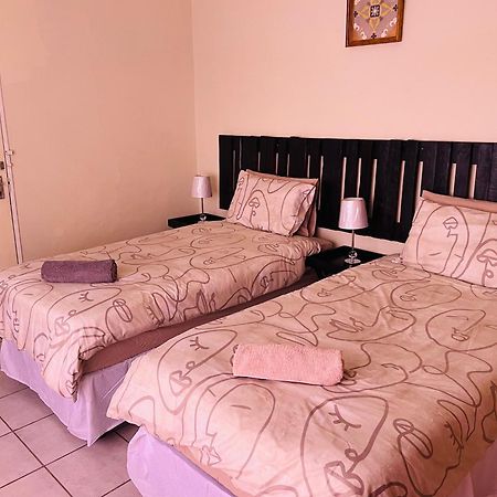 Abrama Bed And Breakfast Francistown Exterior foto