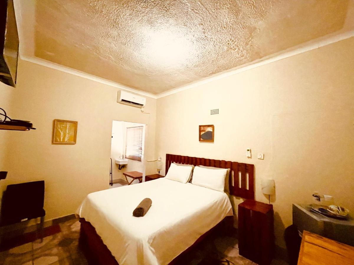 Abrama Bed And Breakfast Francistown Exterior foto